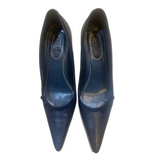 Lauren Ralph Lauren dark blue pointed toe lizard texture pumps w/suede bow trim.